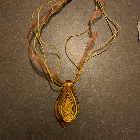 GOLDEN VINTAGE STYLE NECKLACE - Picture 4 of 4